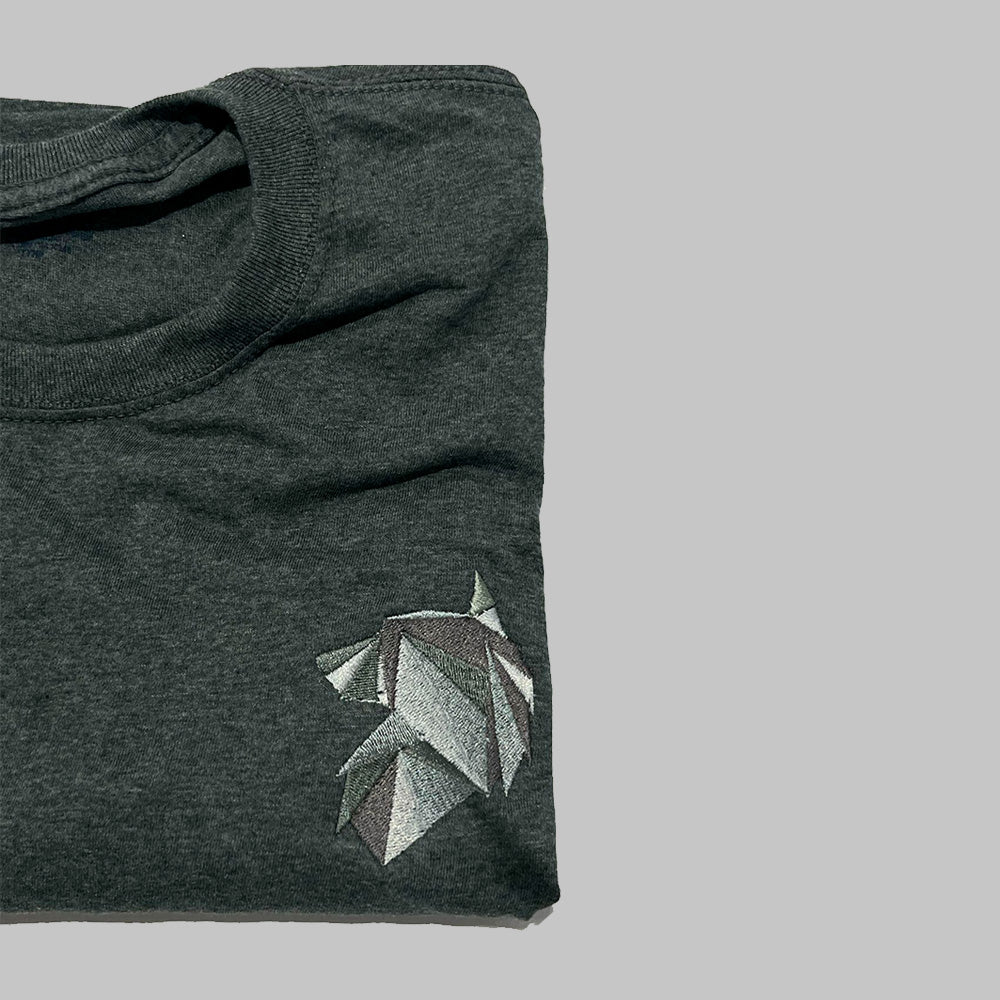 Playera Bordada "Logo Wolf Sellers" – Comodidad y Estilo en Cada Movimiento Gris/M